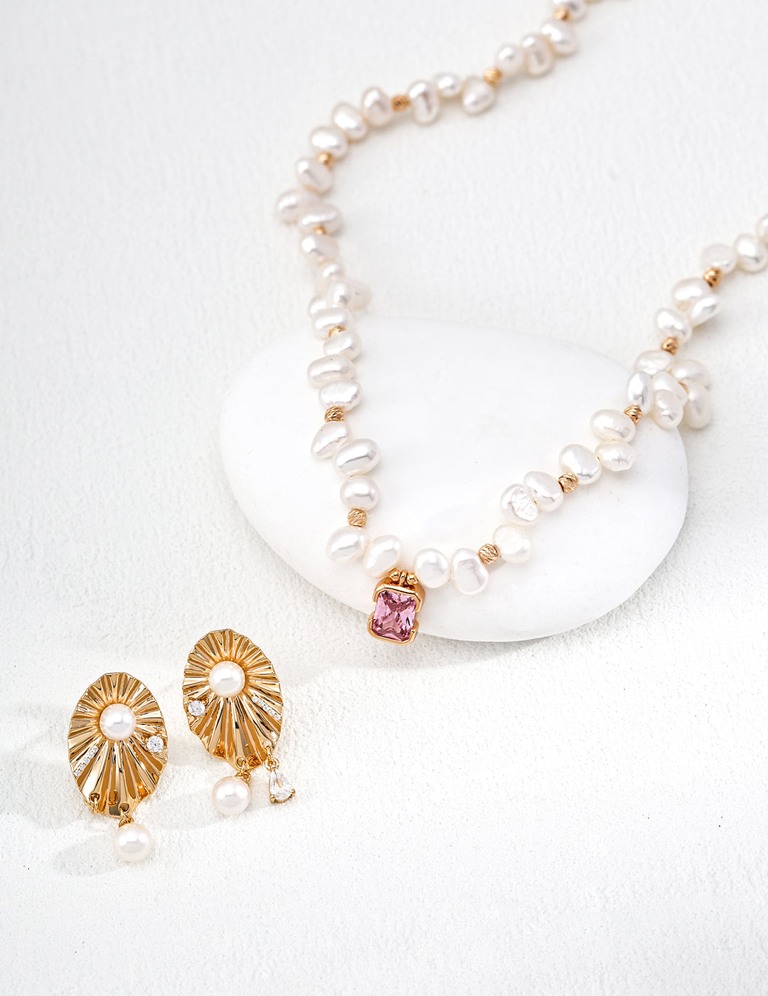 S925 Silver Natural Freshwater Pearl Necklace with Vintage Gold Accents